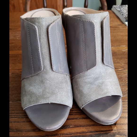 Gray Saks Fifth Avenue peep toe mules - Picture 2 of 6